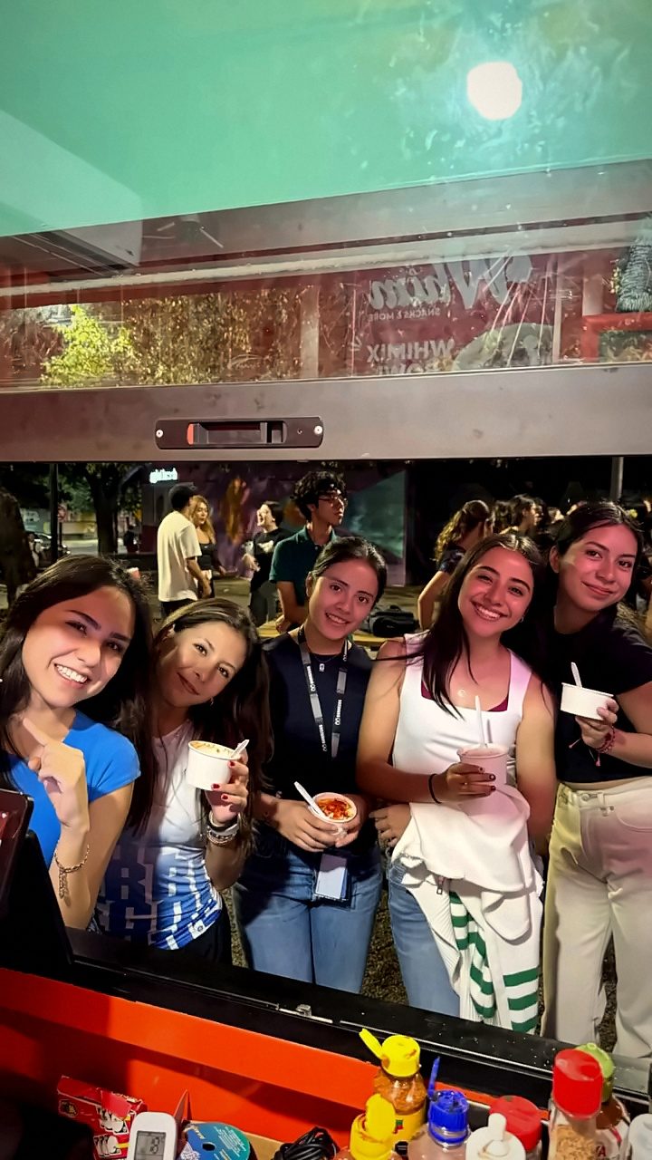 Invitadas de noche
